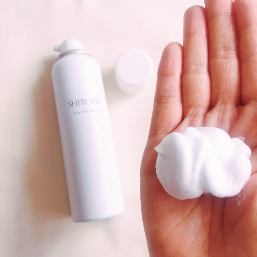 クリスタルホイップ　泡を手に出した所