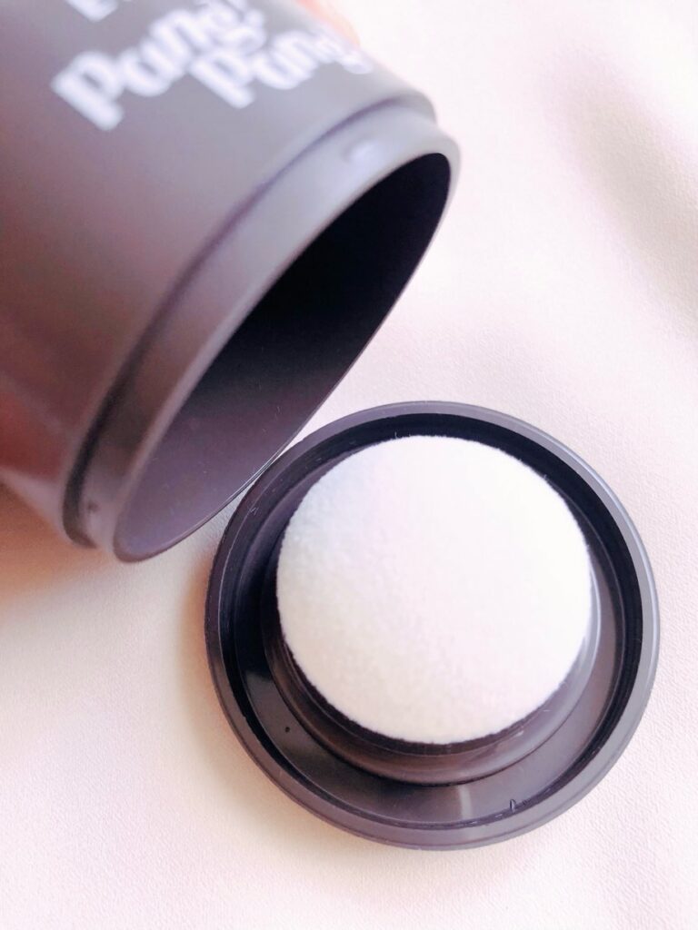 底蓋を開けてパフを出した所