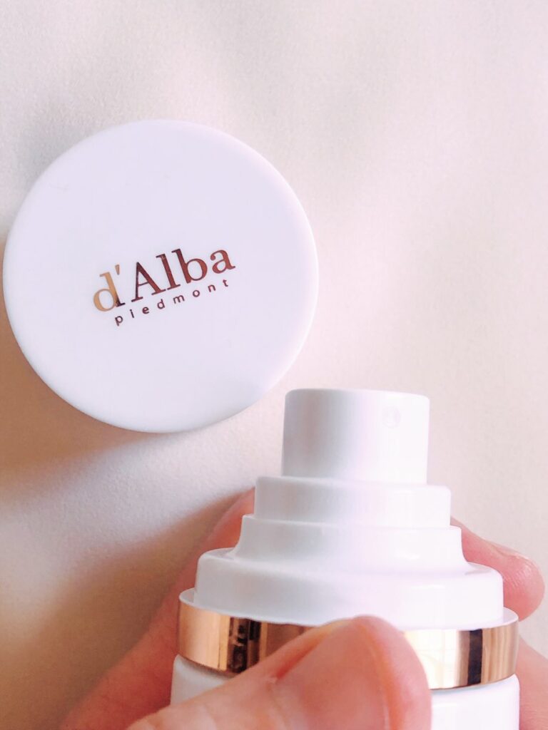 d'Alba ダルバ オールデイセラムメイクアップフィクサー 噴射口のアップ