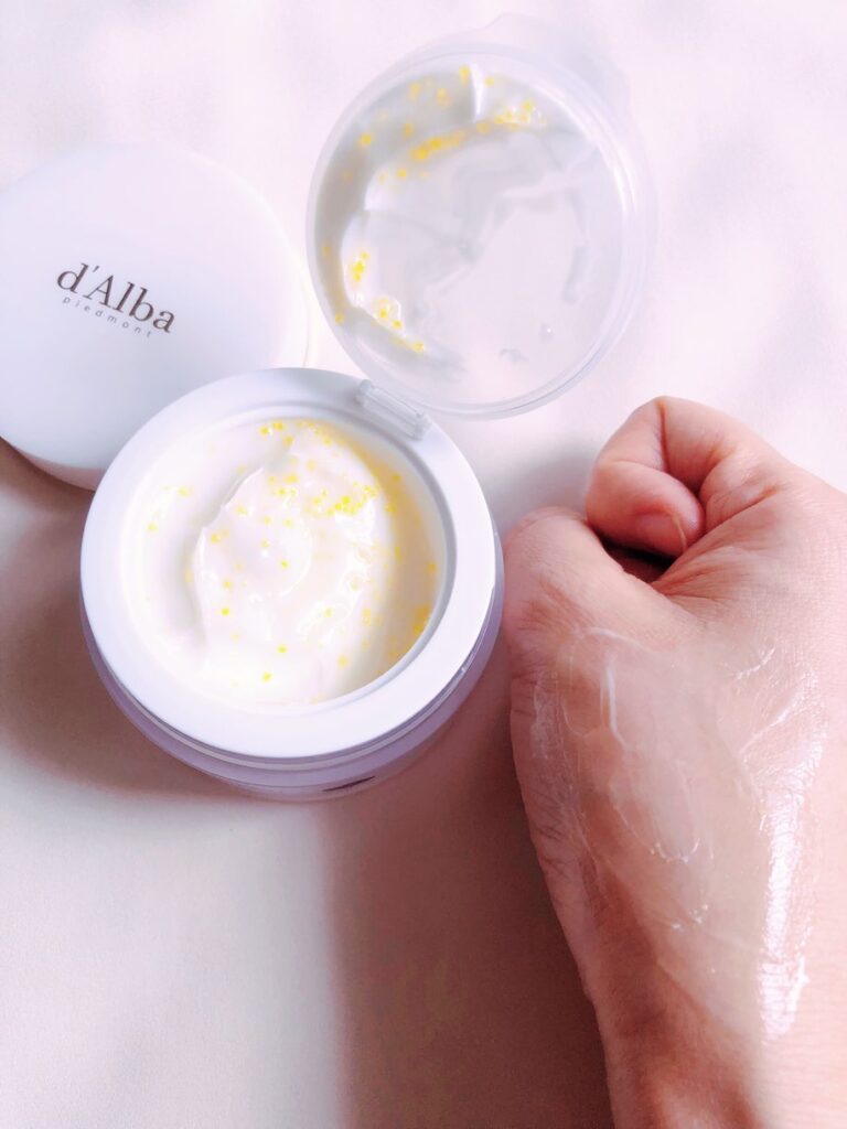 d'Alba ダルバ ビタトーニングカプセルクリーム 伸ばしたところ