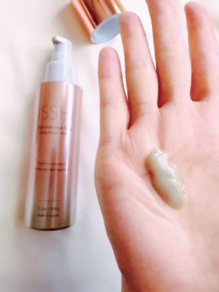 イッシ ザ ヘアミルク Dx ディープリペアモイスト 手のひらに出したテクスチャー